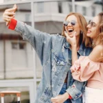 Kako najti nove prijatelje, ko si že zdavnaj prerasel študentske zabave?